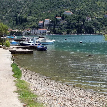 By The Sea Mali Πανσιόν