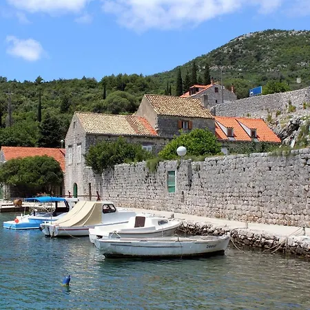 Πανσιόν By The Sea Mali