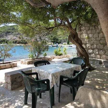 By The Sea Mali Πανσιόν