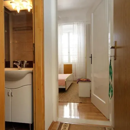 By The Sea Mali Πανσιόν