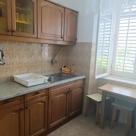 By The Sea Mali Πανσιόν