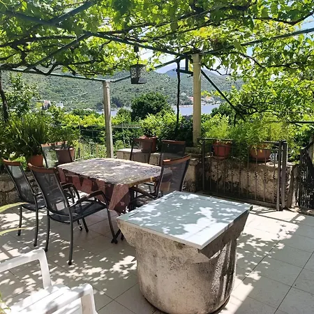 Πανσιόν By The Sea Mali