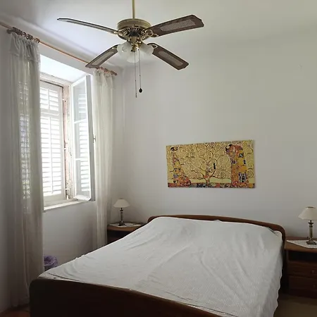 Πανσιόν By The Sea Mali 3*