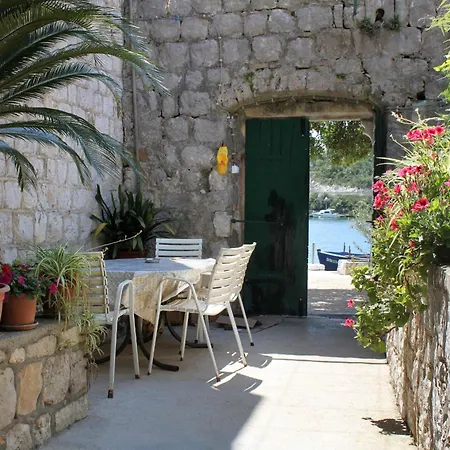 By The Sea Mali Πανσιόν