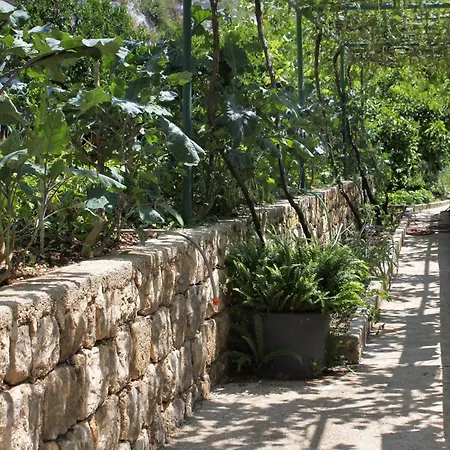 By The Sea Mali Πανσιόν 3*